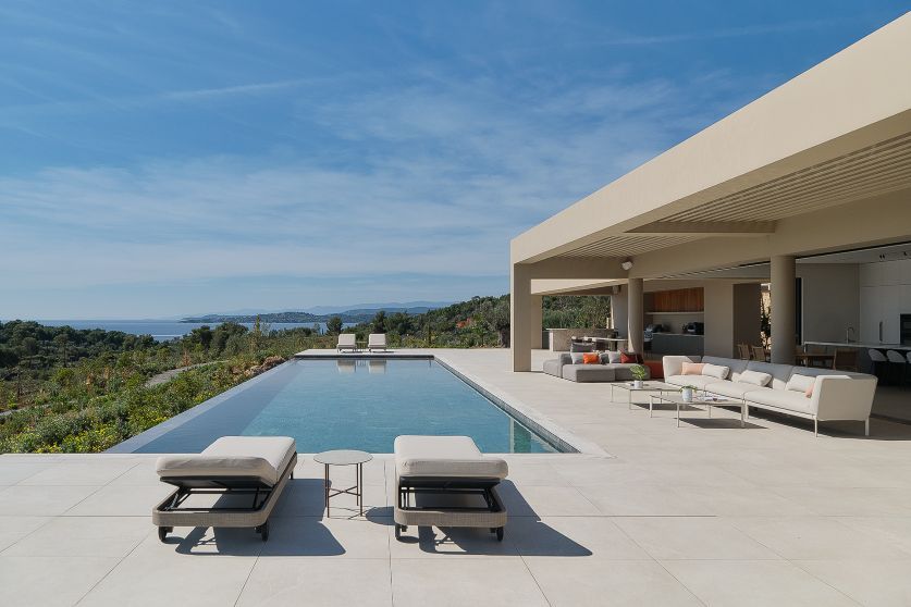 VILLA V